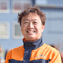 スタッフの顔写真