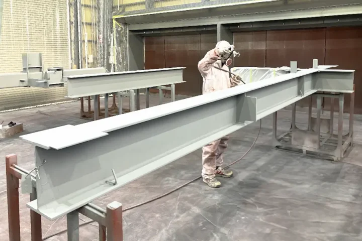 建築鉄骨へのブラスト、有機ジンクリッチプライマー塗装