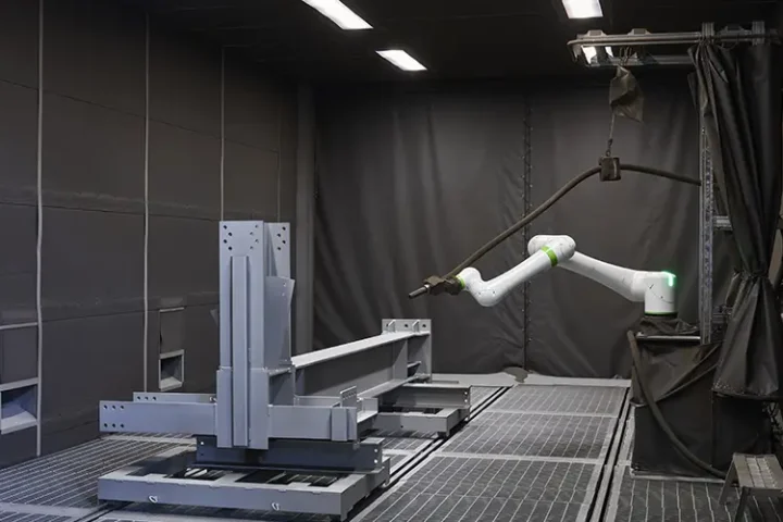 大型ブラスト協働ロボット