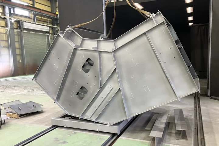 【2m×3.5m×2m／0.3t】産業機械設備へのブラスト加工